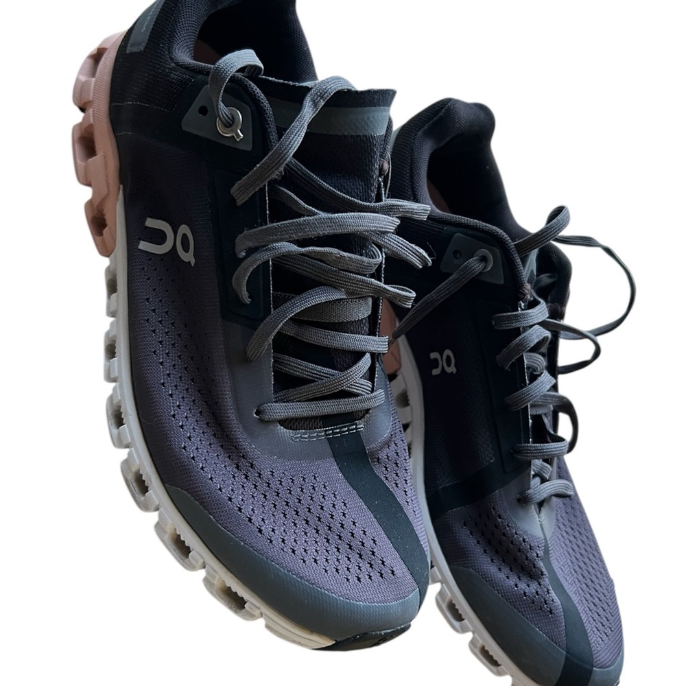 On Cloud Cloudflow  Women's Gray And Pink Running Shoes